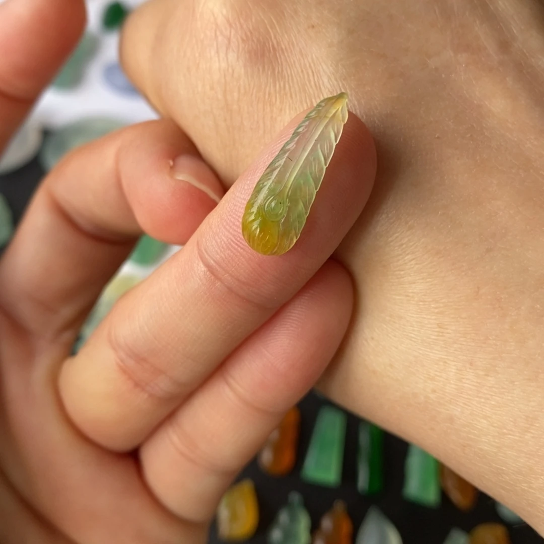 定制翡翠未镶嵌羽毛