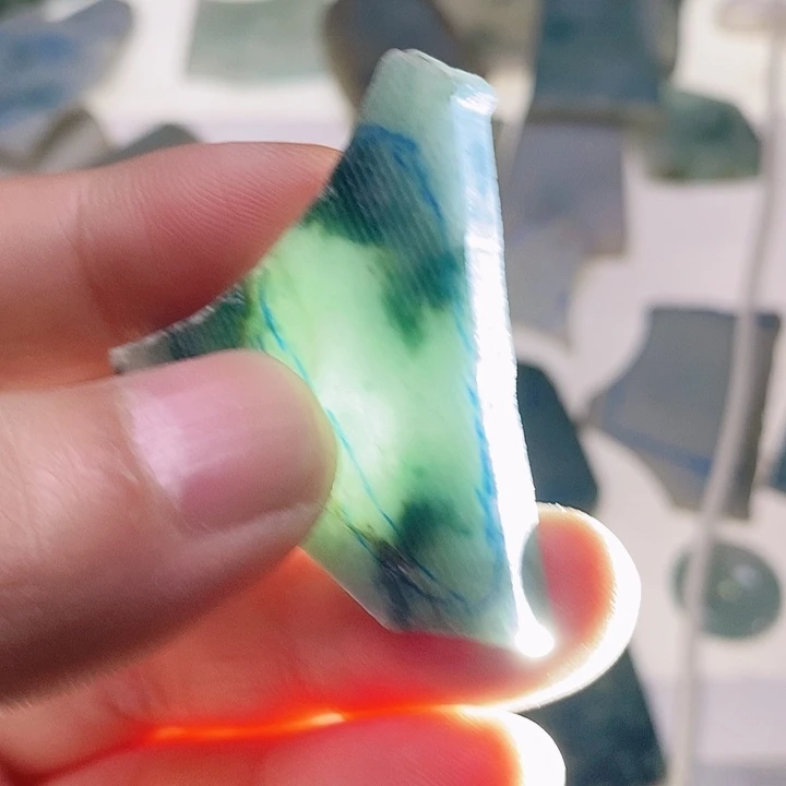 翡翠挂件未镶嵌翡翠