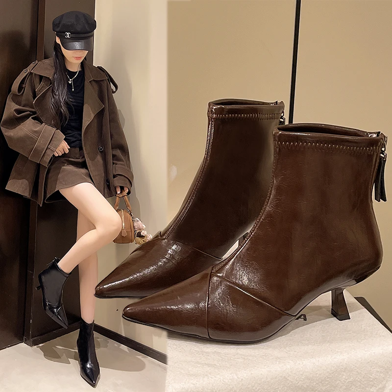 气质尖头短靴女2025年秋冬新款软皮细跟瘦瘦靴配裙子后拉链时装靴
