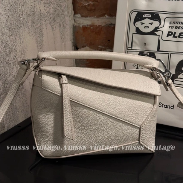 99新 LOEWE/罗意威 puzzle mini白色牛皮单肩包 17*10*8/38596