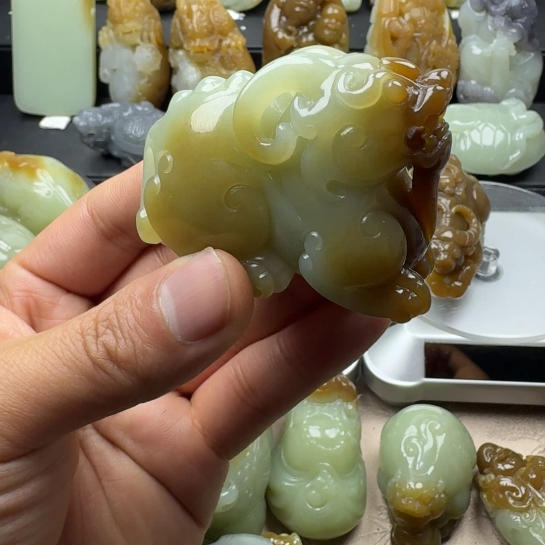 和田玉未镶嵌把件