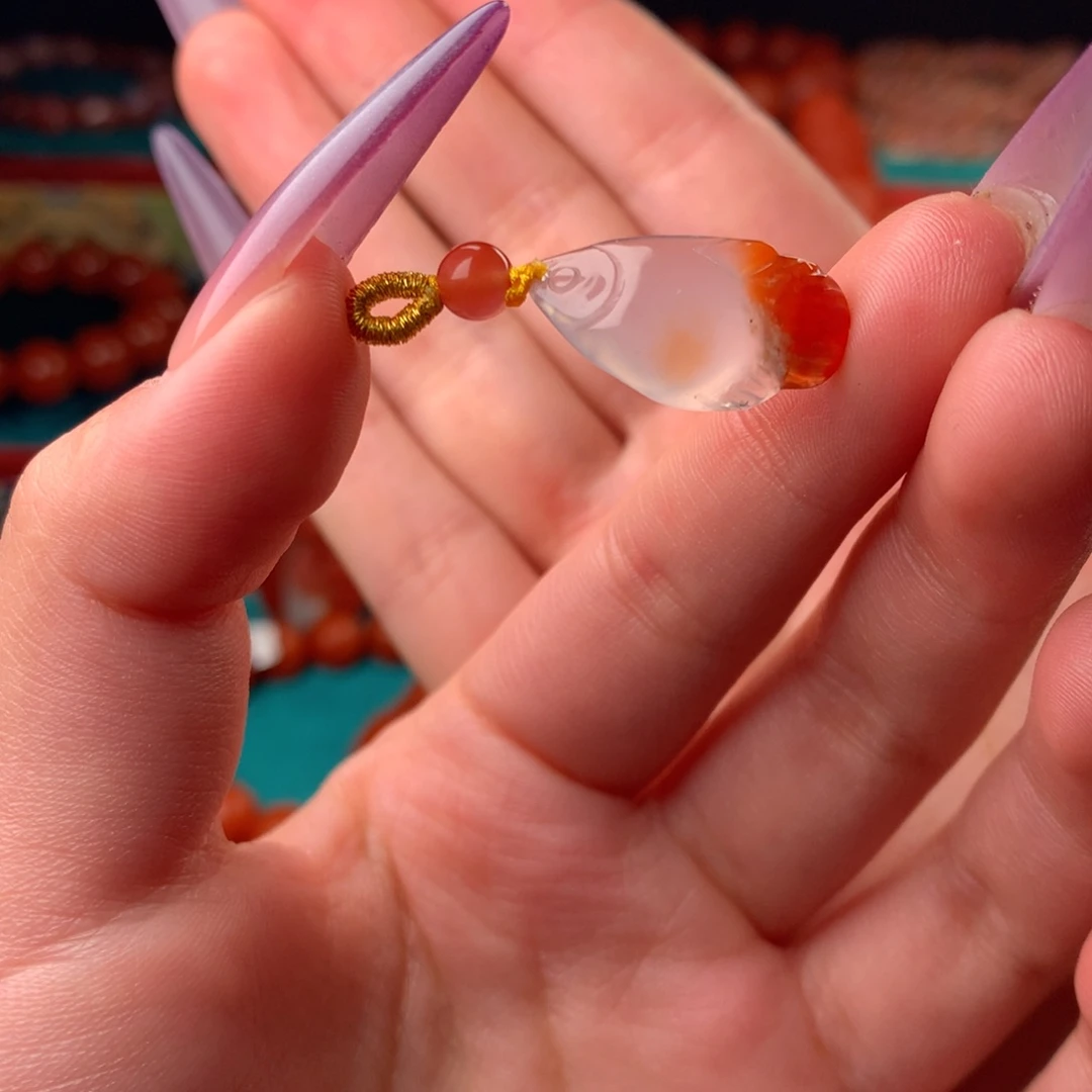 未镶嵌小鱼吊坠南红玛瑙