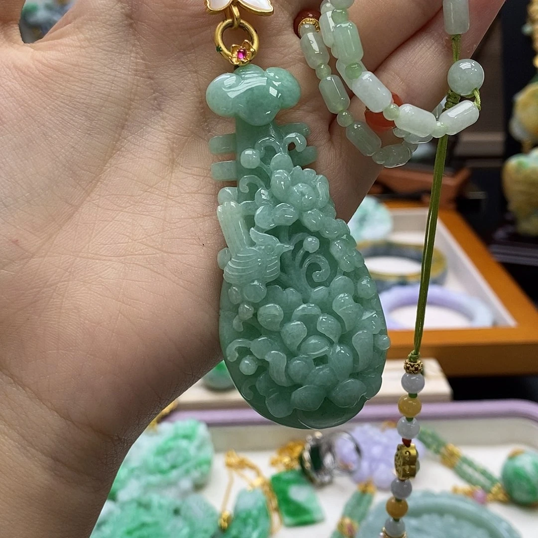 颈饰未镶嵌翡翠天然