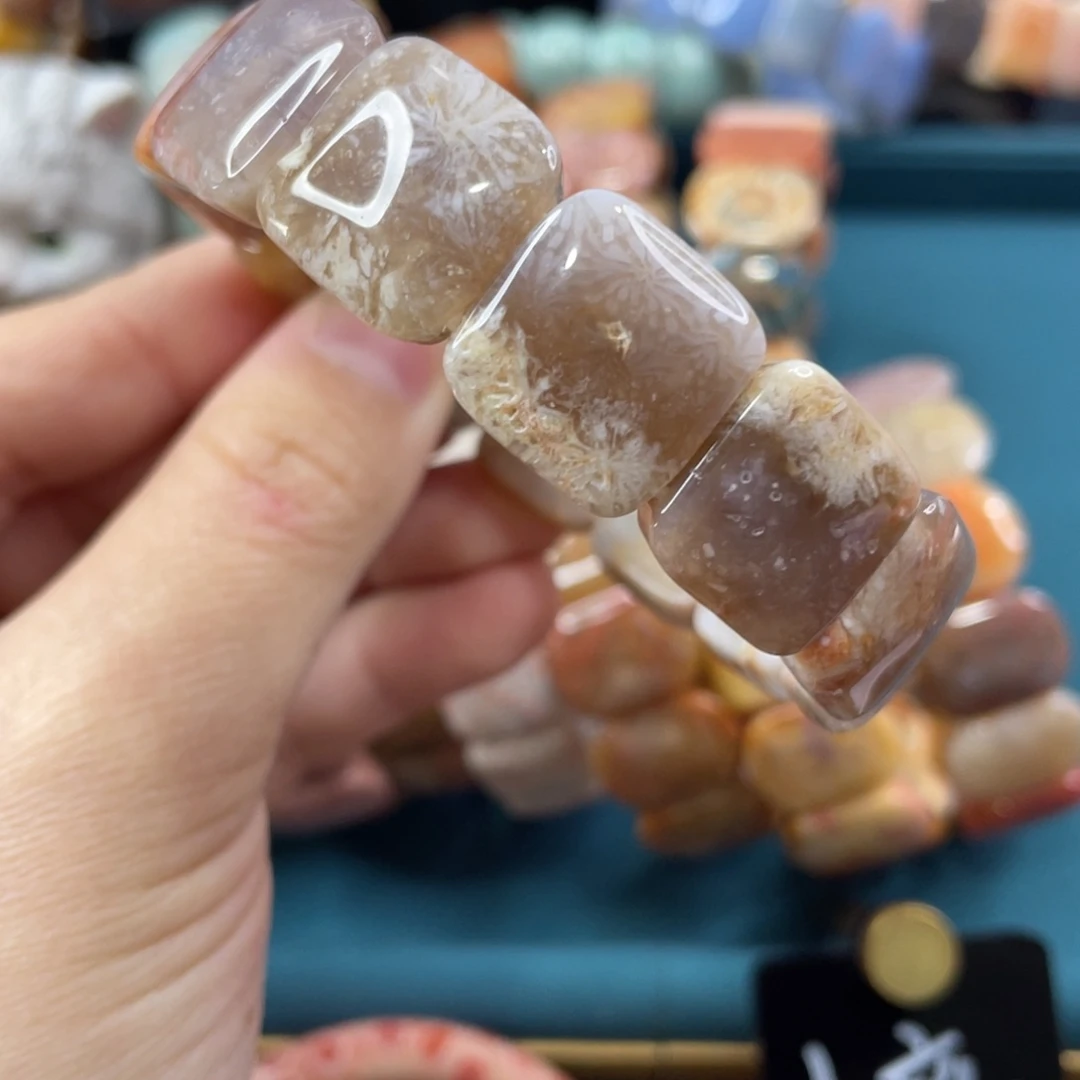 未镶嵌手镯硅化玉
