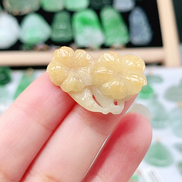 翡翠未镶嵌颈饰吊坠