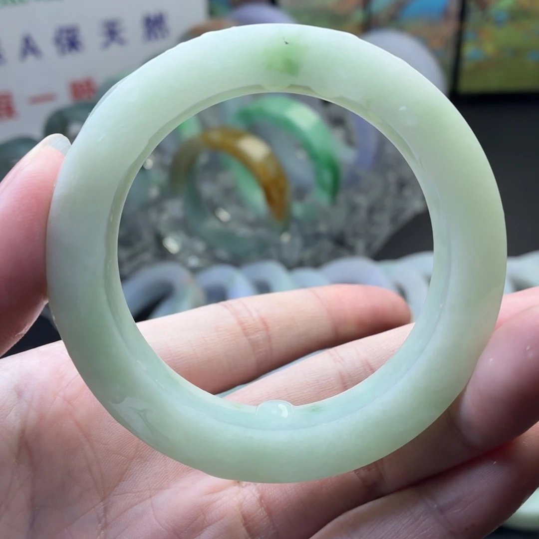 定制翡翠未镶嵌手镯种老肉细葡萄肉飘花