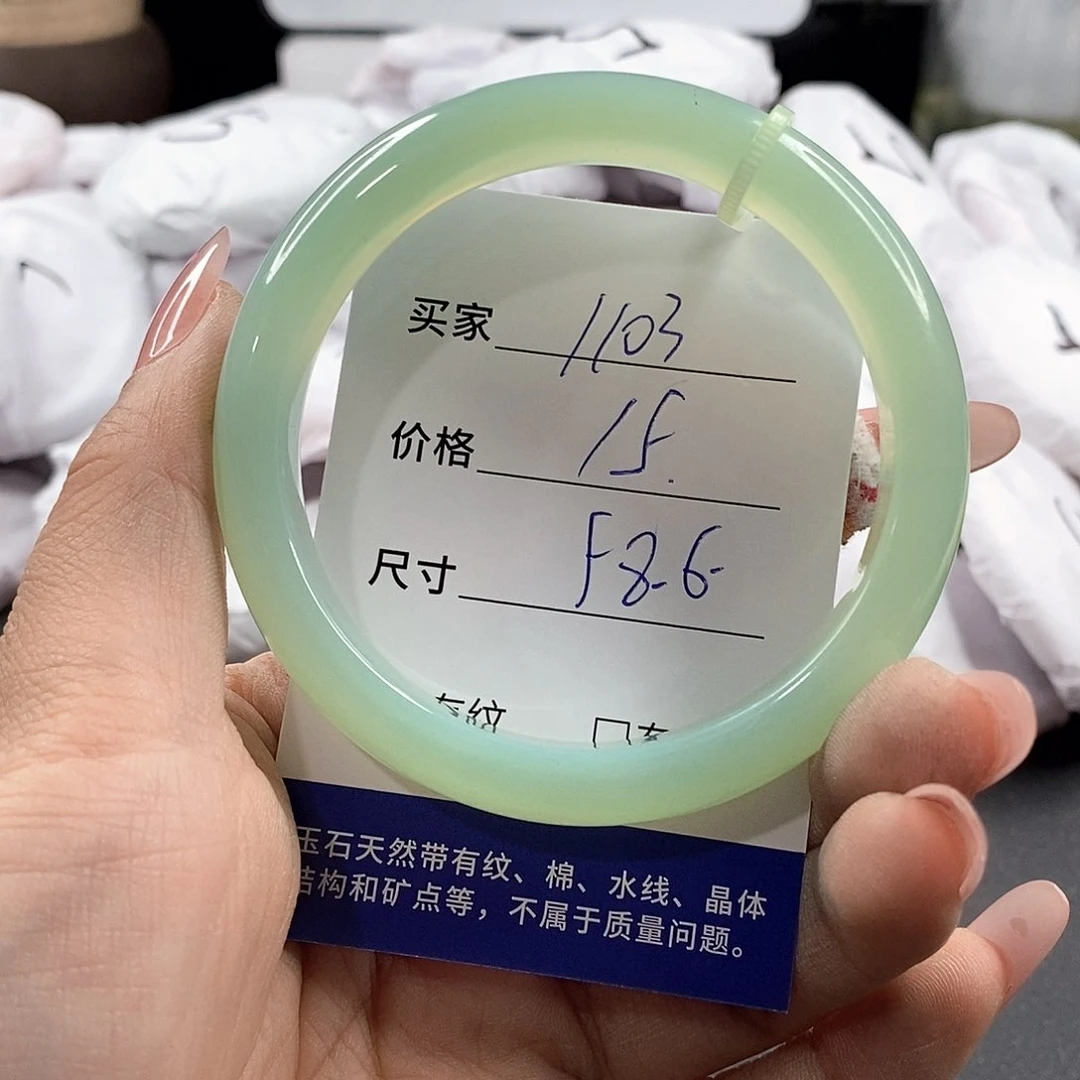 石英质玉未镶嵌颈饰