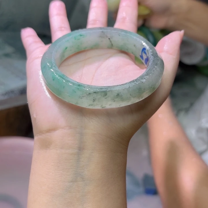 周***石英质玉（非洲翠）未镶嵌手镯定制