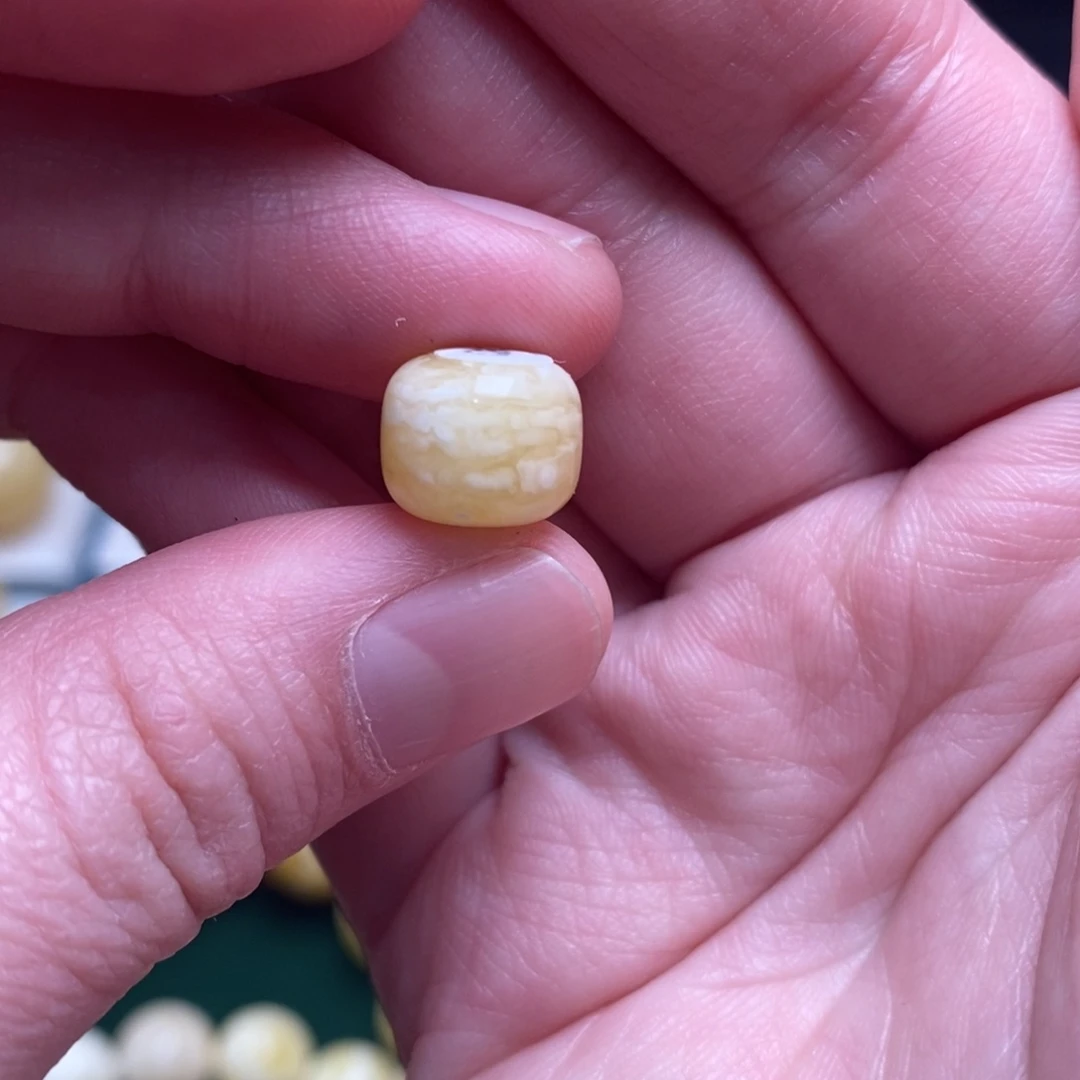 林***宿蜜蜡未镶嵌珠宝奇石