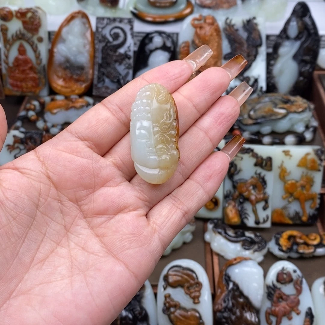 颈饰未镶嵌和田玉