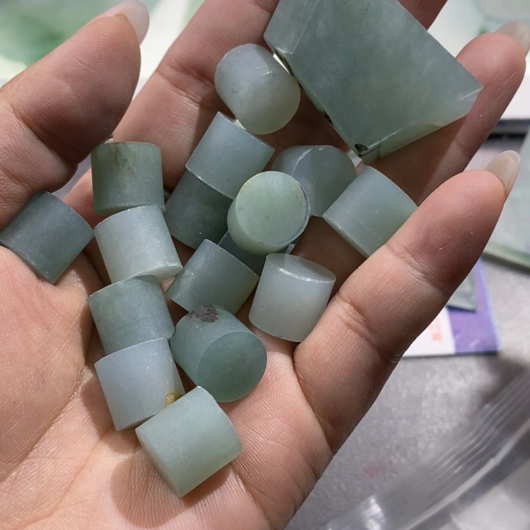 翡翠挂件未镶嵌至*宝