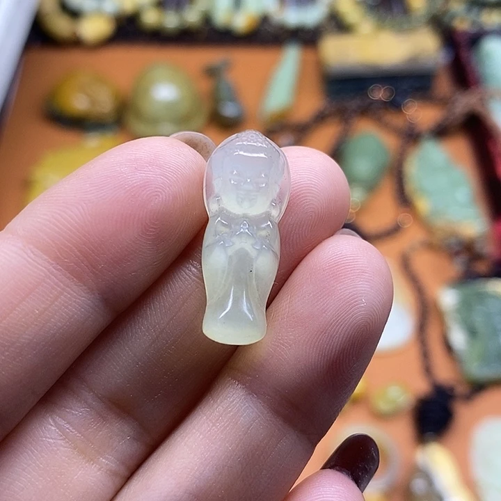 透闪石-蛇纹石玉未镶嵌项链