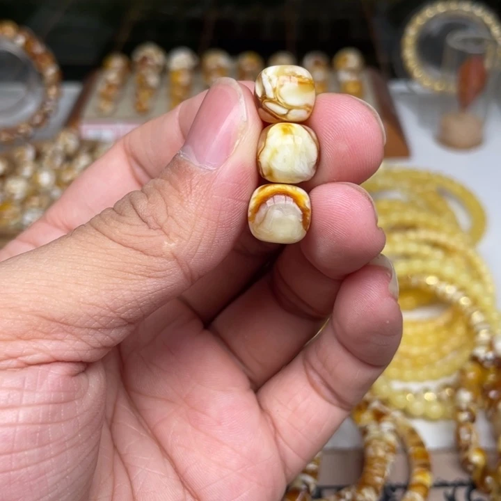 Y****琥珀未镶嵌裸石12号