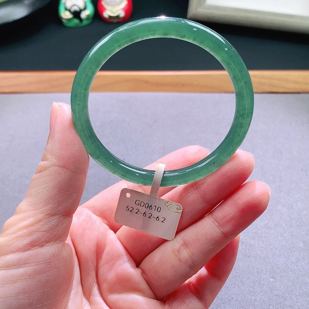 翡翠手镯未镶嵌天然翡翠手镯