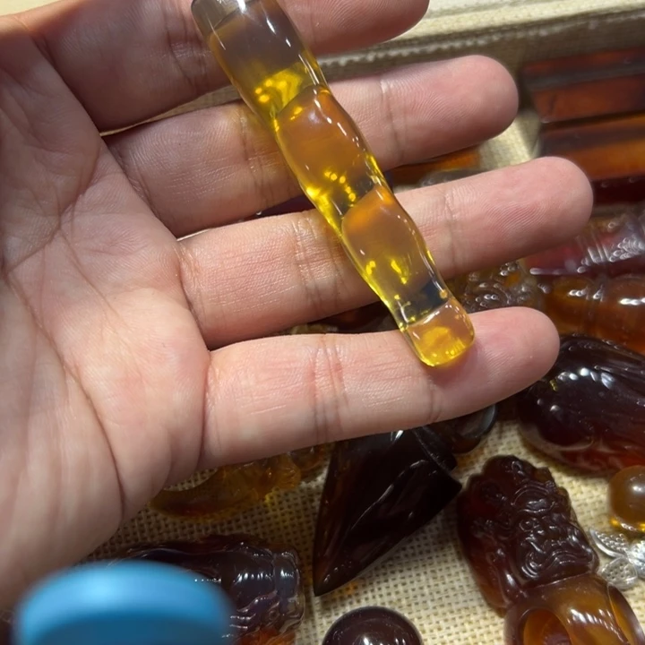 琥珀未镶嵌颈饰琥珀吊坠