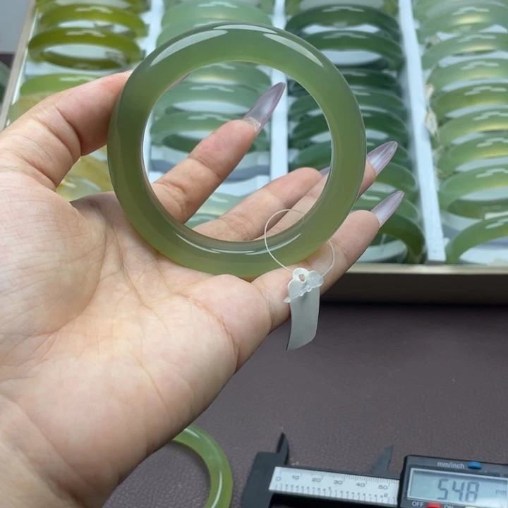 奋***斗未镶嵌蛇纹石玉手镯