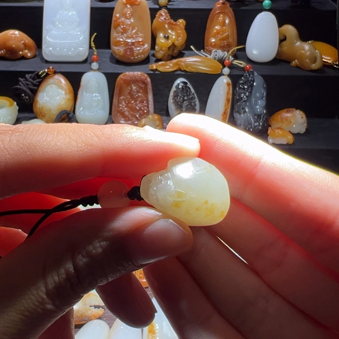 晨***森和田玉未镶嵌颈饰