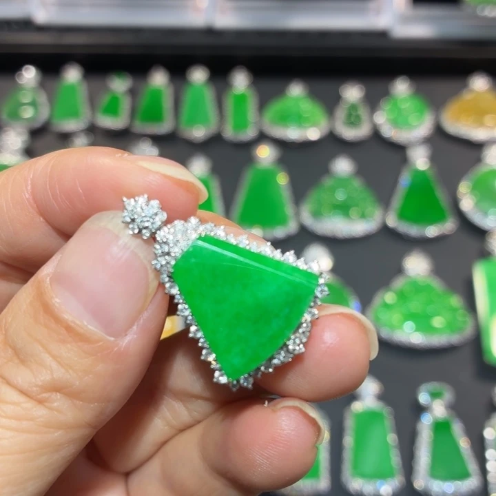 翡翠18K金镶嵌吊坠(不含链)翡翠