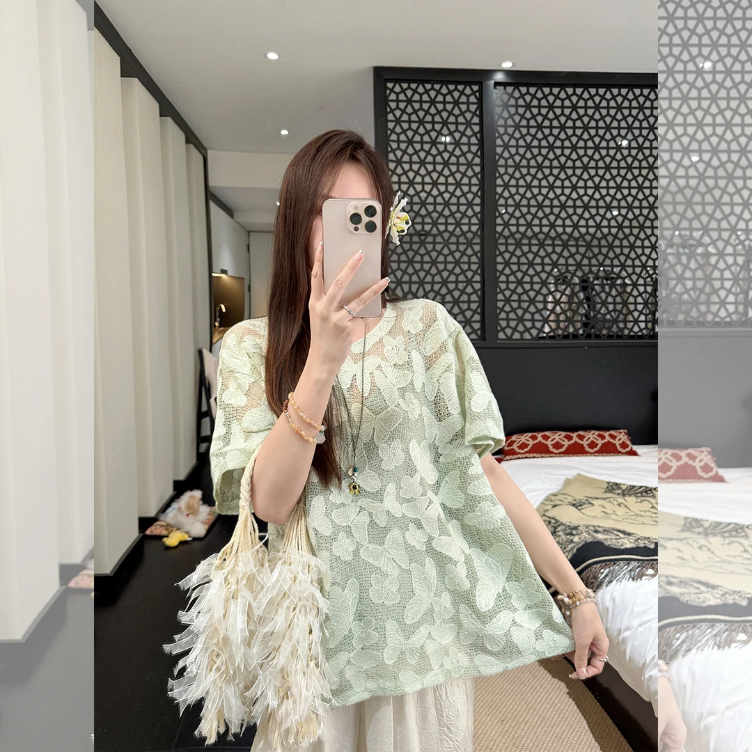 张涩涩 25夏“花蝶记忆”清雅都市的夏日 编织艺术镂空罩衫上衣