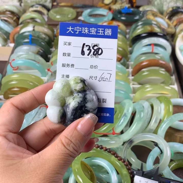 蛇纹石玉未镶嵌颈饰6380
