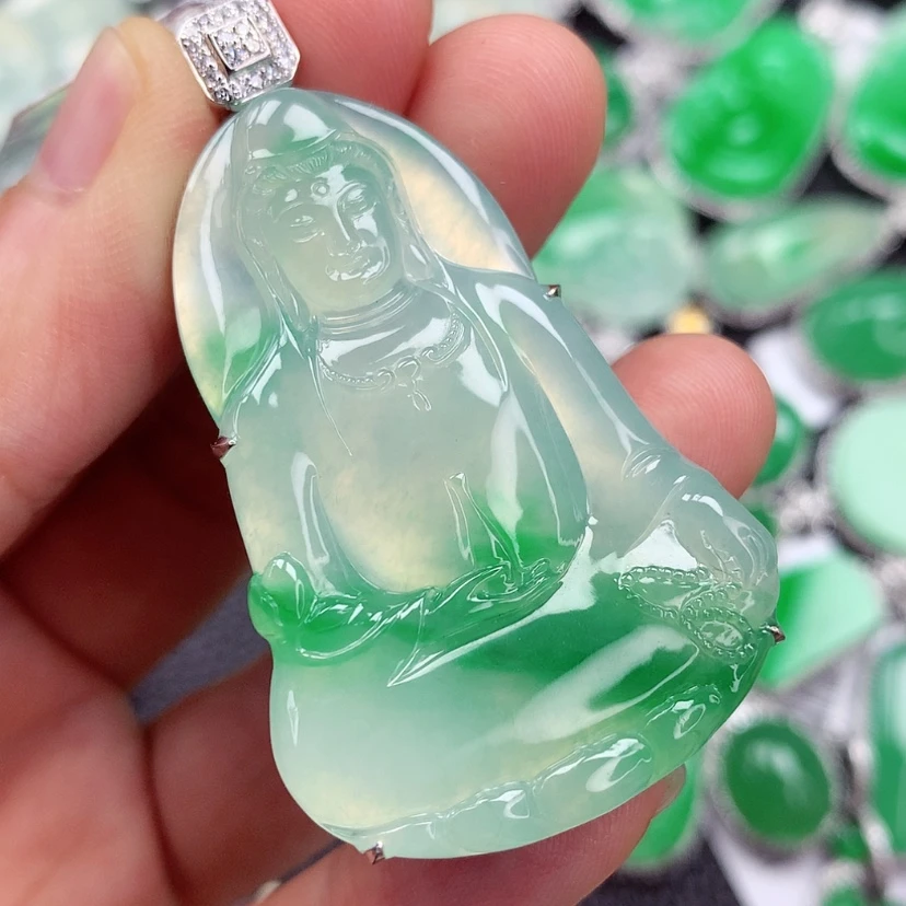 【闪购商品】颈饰18K金镶嵌翡翠格****n