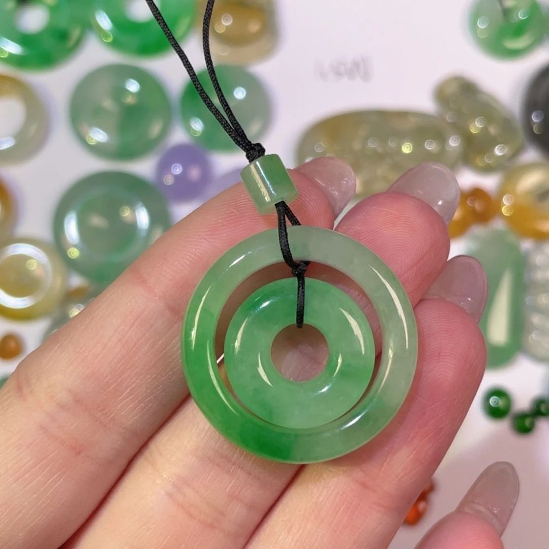 翡翠未镶嵌颈饰裸石