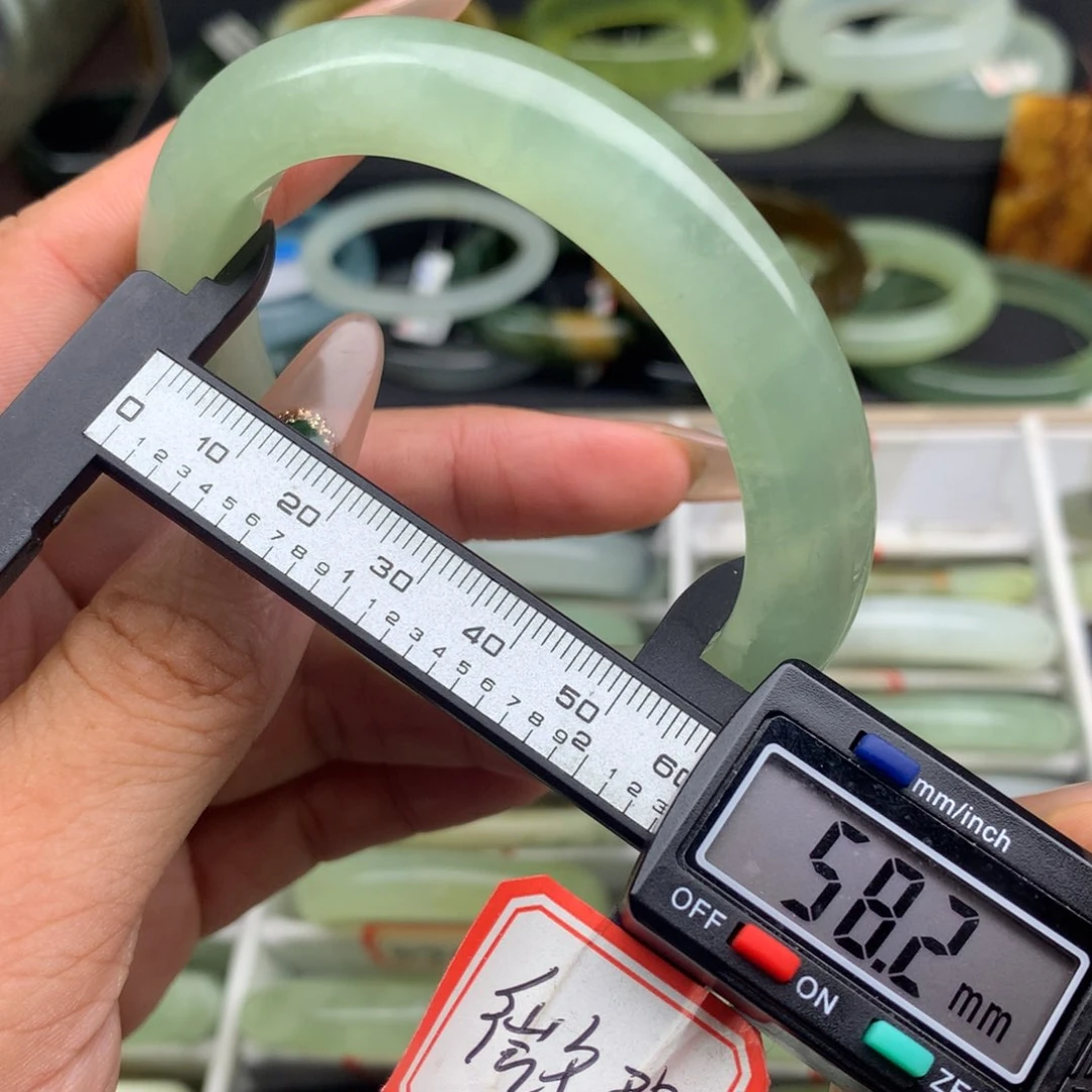 蛇纹石玉未镶嵌手镯910