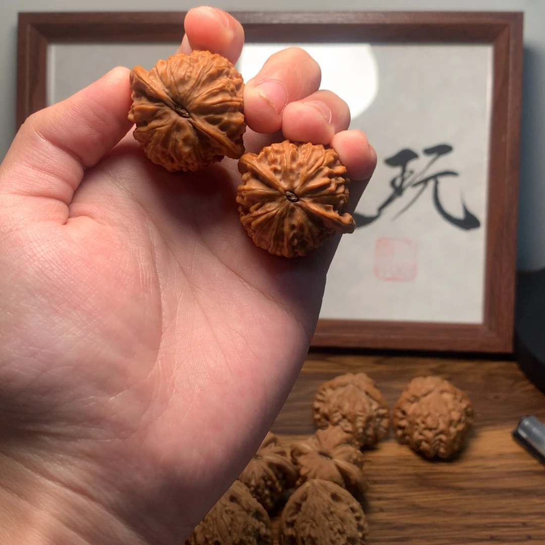 ****哈文玩核桃吊坠金牛