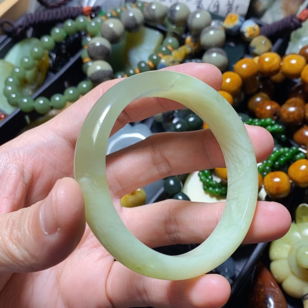 蛇纹石玉未镶嵌颈饰微瑕54口