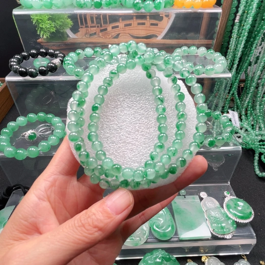 石英质玉（非洲翠）未镶嵌颈饰