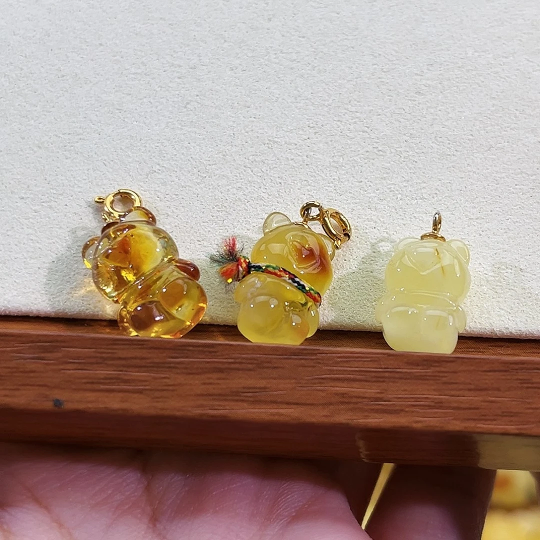 未镶嵌琥珀裸石小熊