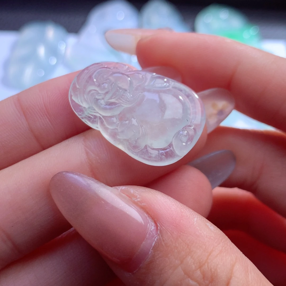 翡翠未镶嵌颈饰缅甸