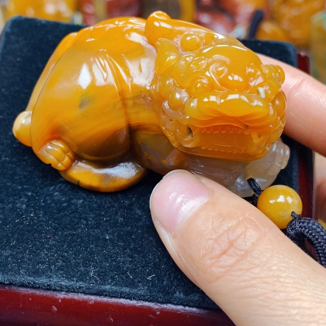 石英质玉（黄龙玉）未镶嵌颈饰