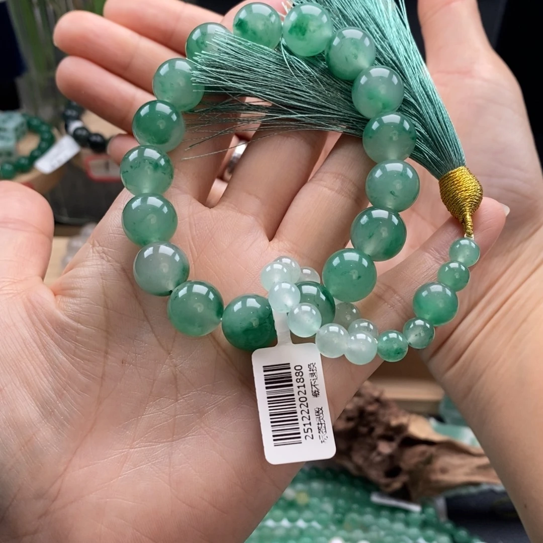 如***是石英质玉未镶嵌手链