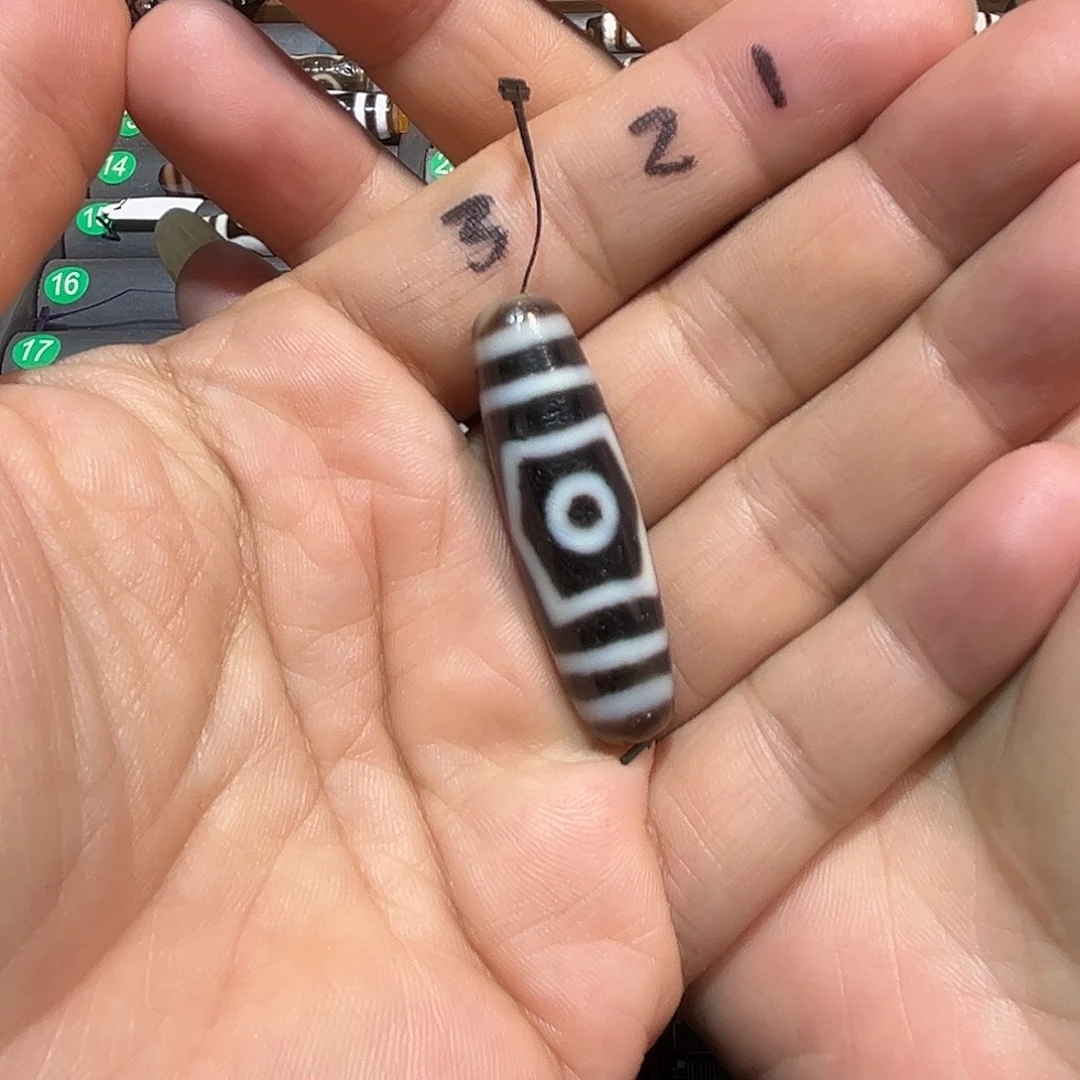 来***了玛瑙/玉髓未镶嵌颈饰