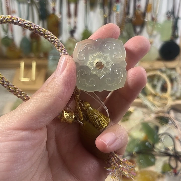 合金蛇纹石玉颈饰