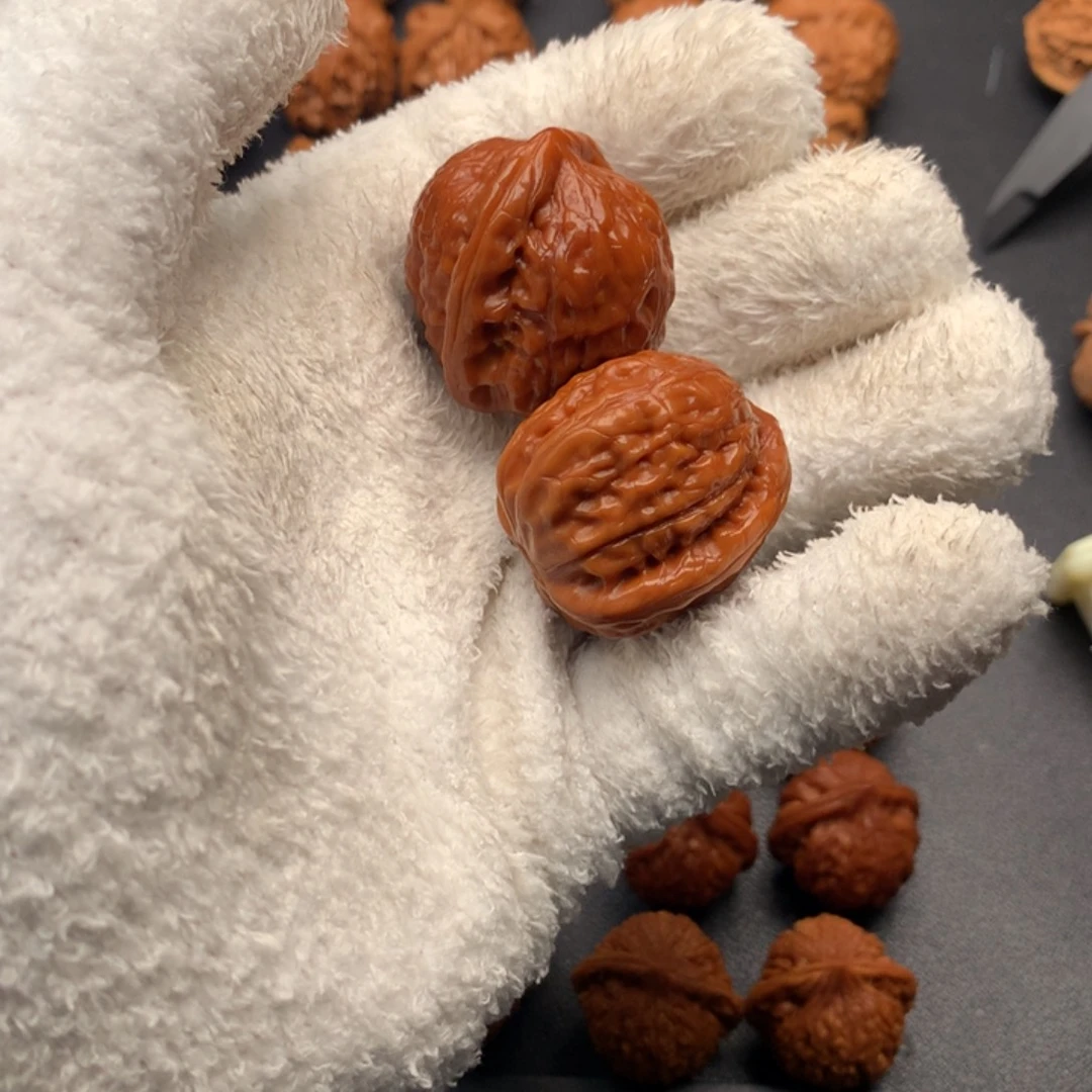 文玩核桃吊坠舍利