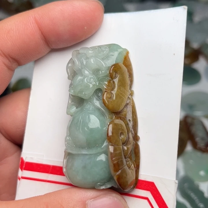 翡翠未镶嵌颈饰葫芦