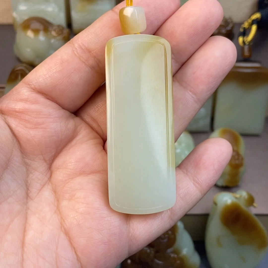 颈饰未镶嵌和田玉（糖玉）
