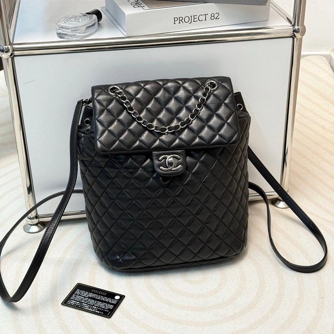 95新 Chanel/香奈儿 黑银 羊皮 萨尔茨堡双肩中号/697445359