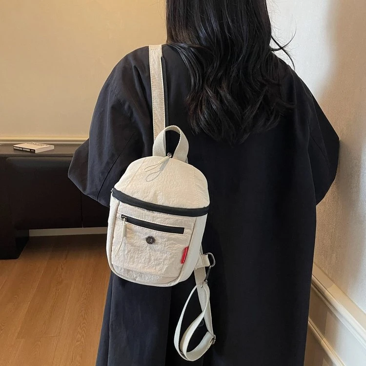 十八家少年减负软包车缝线休闲旅行双肩背包小众小包包简约休闲