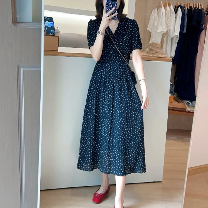 中长款气质减龄飘逸V领碎花裙25夏季新款短袖显瘦通勤度假连衣裙