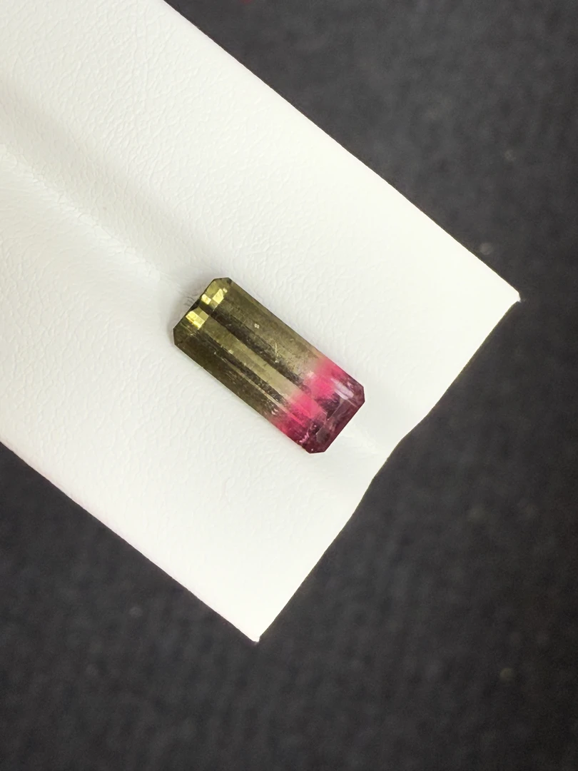 3.785ct天然老料西瓜碧玺裸石，色彩分明，颜色美艳 ，晶体通透，微棉