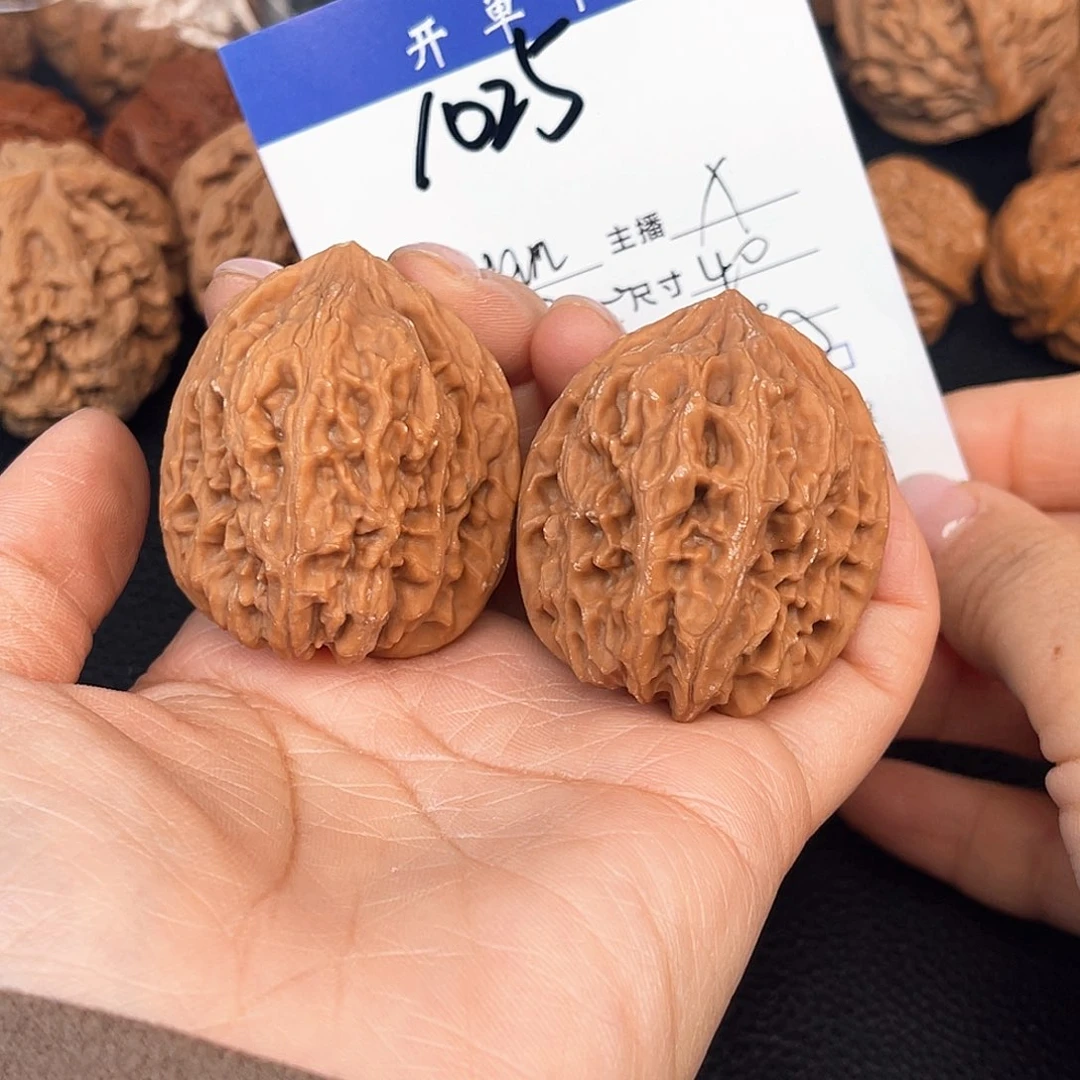 文玩核桃吊坠M**?鸡心40尺。 1025