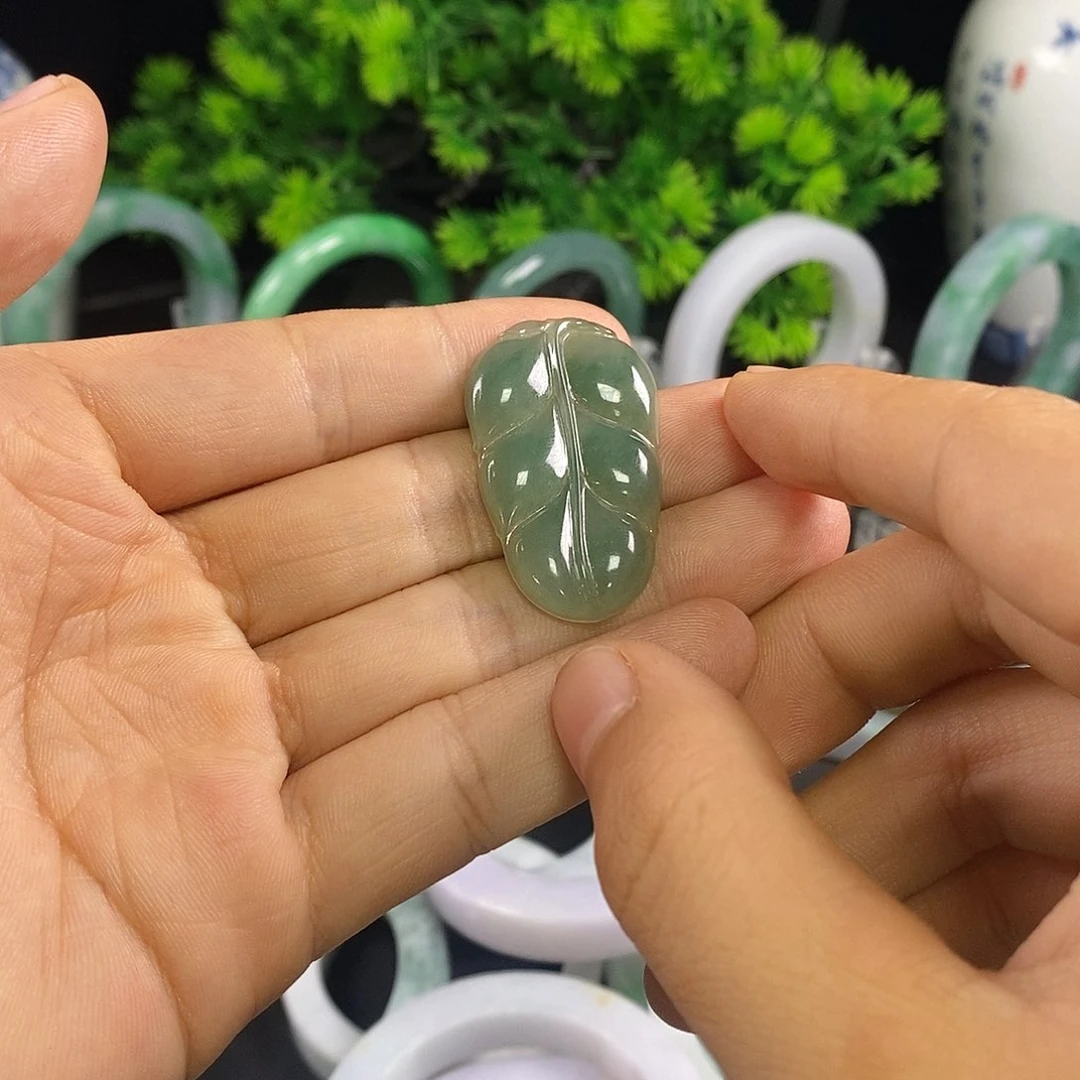 颈饰未镶嵌翡翠叶子挂件