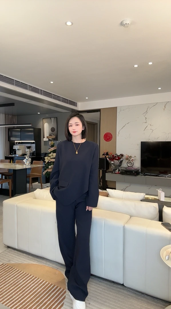 【Eleven xiao】25春季新款小众宽松时髦设计感休闲套装 26N25130