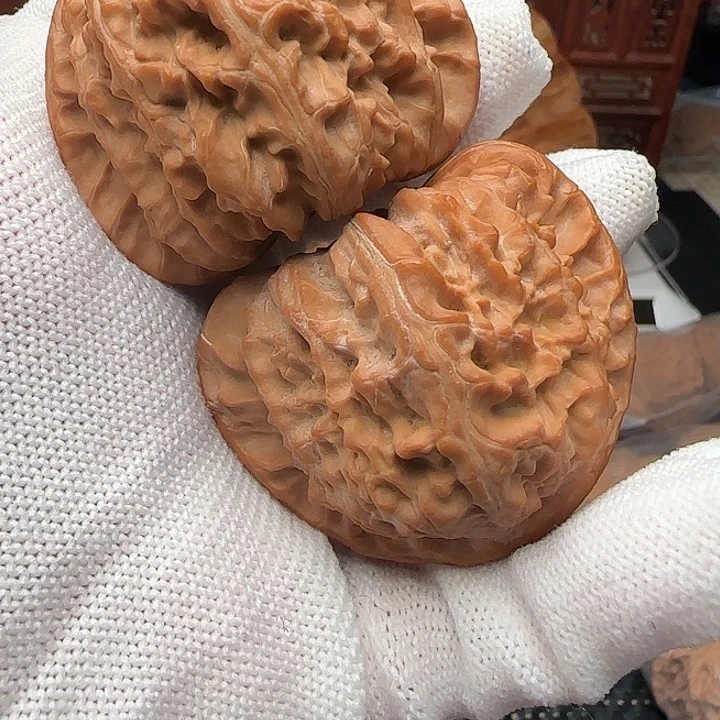 文玩核桃吊坠三角白45