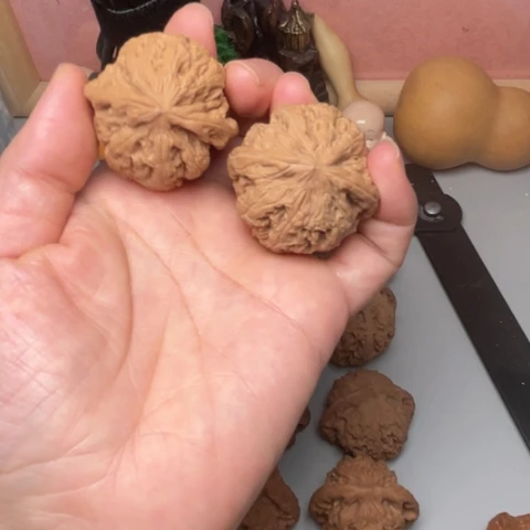 心***義文玩核桃吊坠粗筋