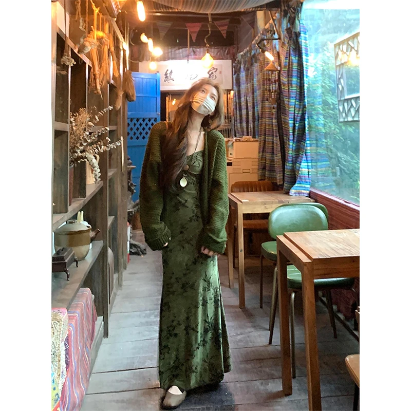 INS CEC高级感新中式碎花吊带连衣裙女设计感镂空针织开衫套装