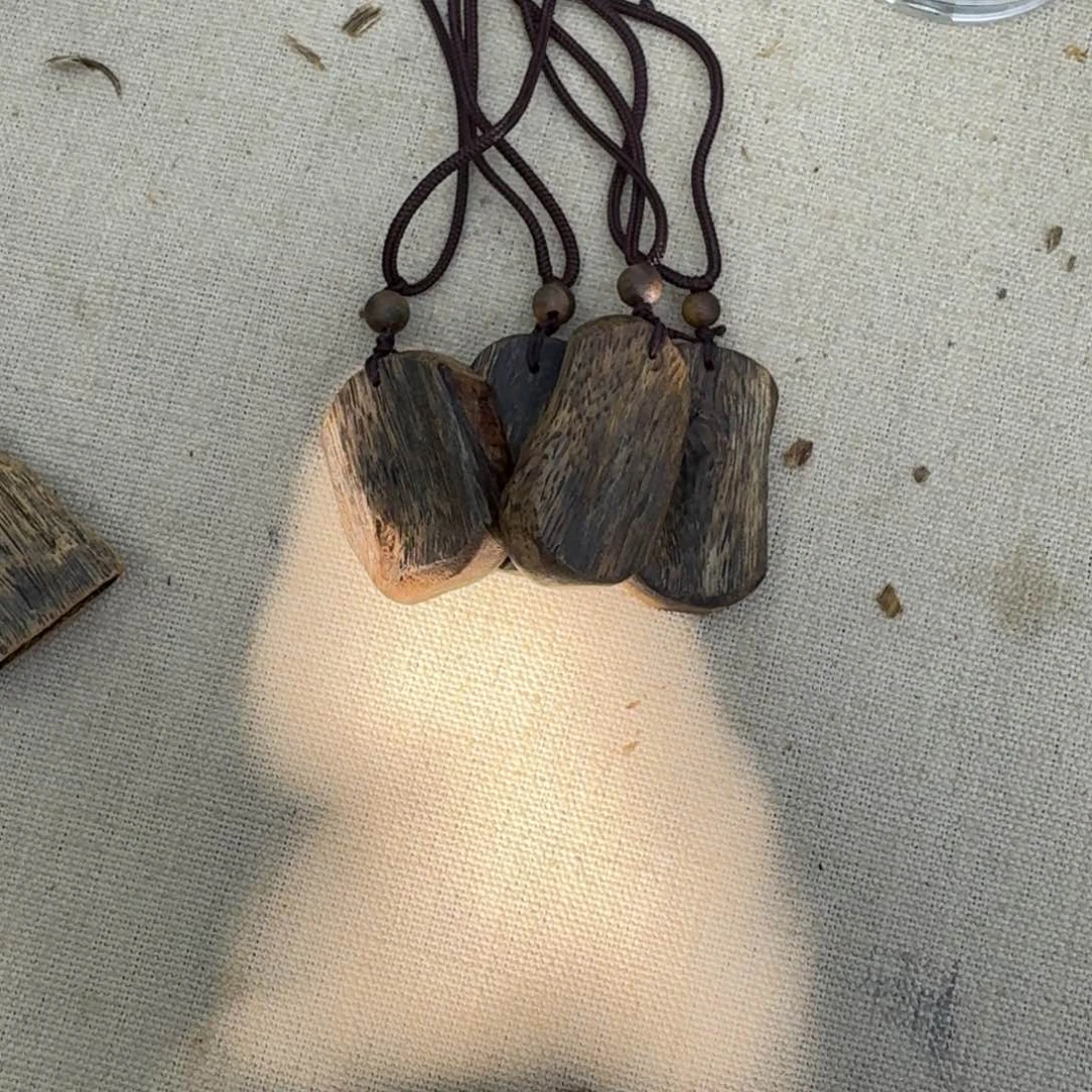 沉香沉香木制品绿奇楠无事牌长约3cm多样性发一个